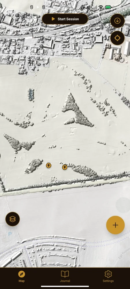 LiDAR-terrænlag der afslører gravhøje og pløjede strukturer på en dansk mark