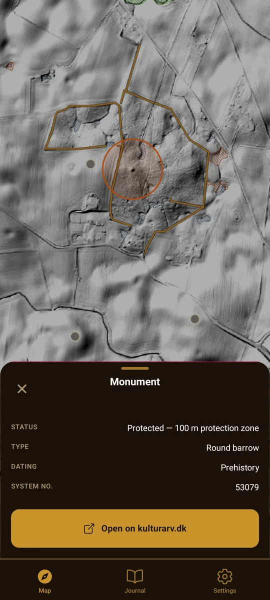 Muld app showing a protected-monument detail sheet — status, type, dating and a link to kulturarv.dk
