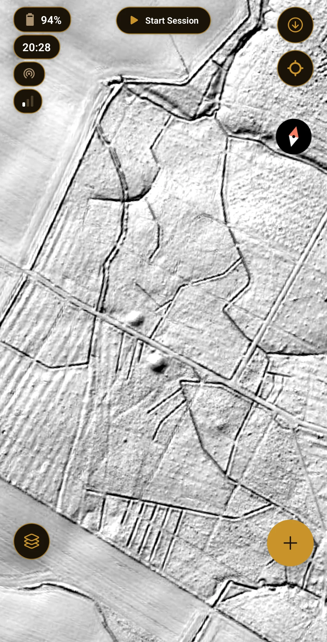 LiDAR-terrænrelief af den samme jord — gamle markskel, hulveje og lave høje træder frem i gråt relief
